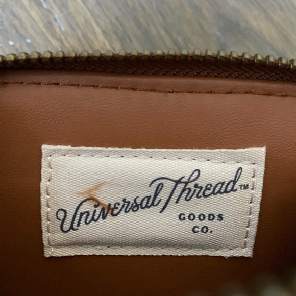 Leather Universal Thread Wallet - Picture 4 of 9